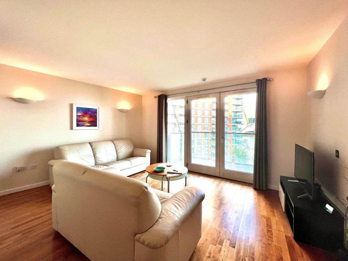 Apartmán Fairmont Avenue E14 9Pq Londýn Exteriér fotografie
